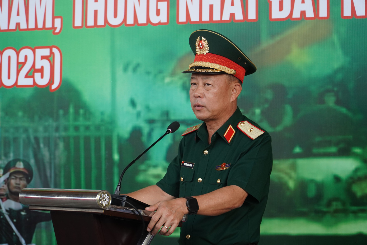 Thiếu tướng Nguyễn Quốc Hương - Phó Tư lệnh Quân khu 5, thay mặt lực lượng tham gia nhiệm vụ cảm ơn tình cảm của lãnh đạo và người dân tỉnh Khánh Hòa đã dành cho lực lượng. Thiếu tướng Nguyễn Quốc Hương - Phó Tư lệnh Quân khu 5, thay mặt lực lượng tham gia nhiệm vụ cảm ơn tình cảm của lãnh đạo và người dân tỉnh Khánh Hòa đã dành cho lực lượng.