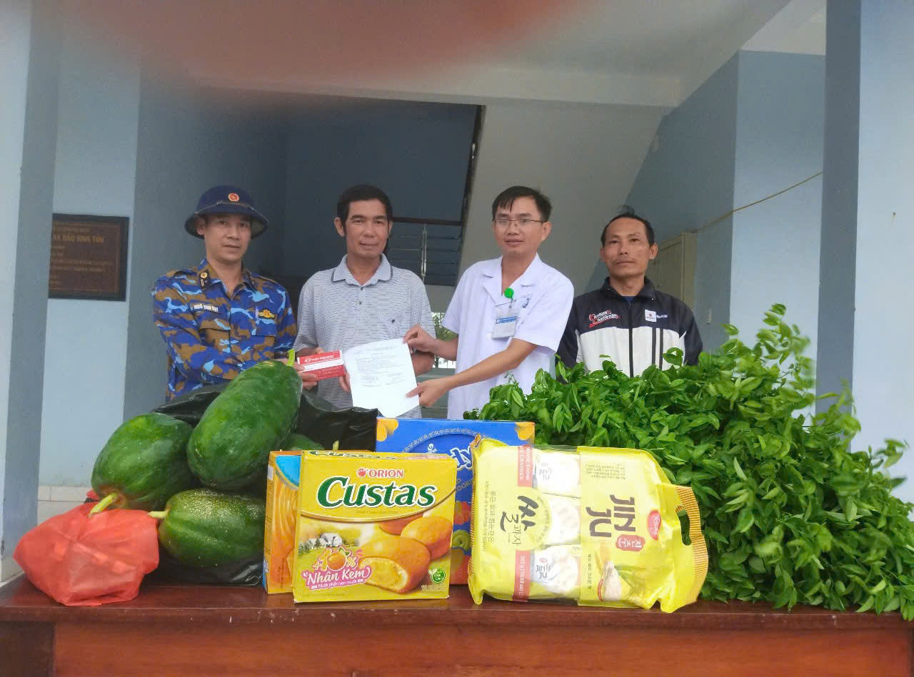 Hiện sức khỏe của bệnh nhân Đủ và các chỉ số sinh tồn đã ổn định, chỗ vết mổ đang liền da, tình trạng sức khỏe rất tốt, đủ điều kiện để xuất viện. Ảnh: Ngọc Ánh, Hoàng Cường. Hiện sức khỏe của bệnh nhân Đủ và các chỉ số sinh tồn đã ổn định, chỗ vết mổ đang liền da, tình trạng sức khỏe rất tốt, đủ điều kiện để xuất viện. Ảnh: Ngọc Ánh, Hoàng Cường.