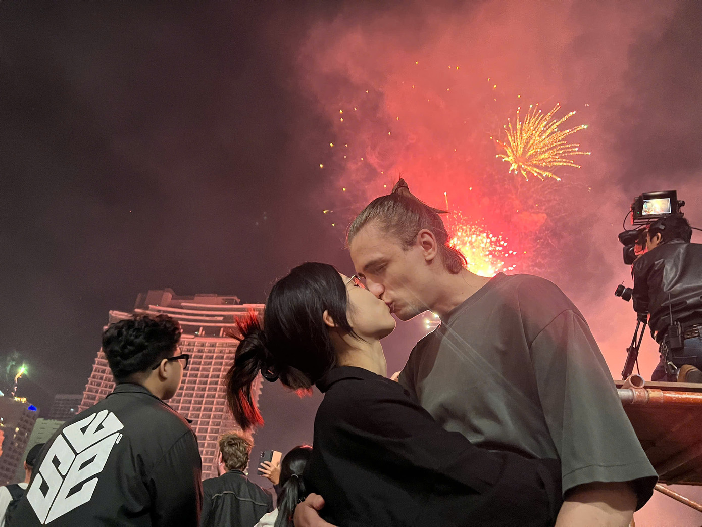 Pháo hoa rực sáng đón năm mới Ất Tỵ an lành, thịnh vượng ảnh 167 Pháo hoa rực sáng đón năm mới Ất Tỵ an lành, thịnh vượng ảnh 167