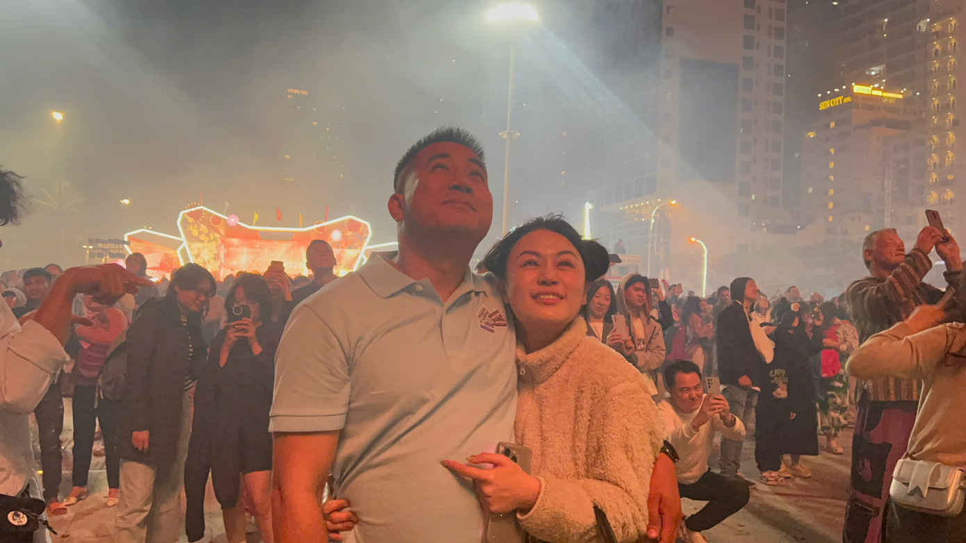 Pháo hoa rực sáng đón năm mới Ất Tỵ an lành, thịnh vượng ảnh 165 Pháo hoa rực sáng đón năm mới Ất Tỵ an lành, thịnh vượng ảnh 165