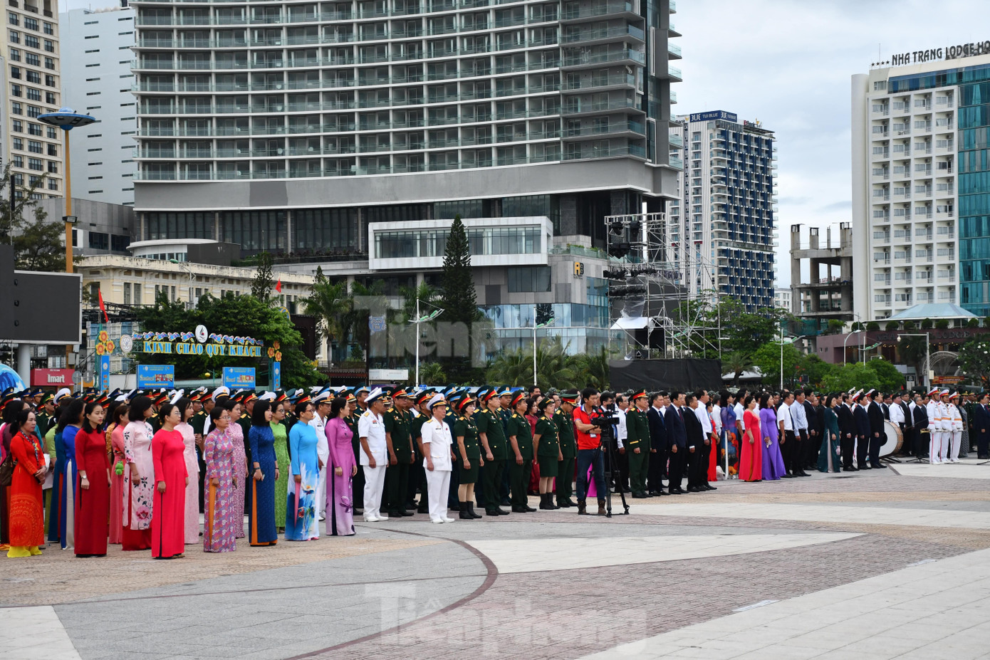 Lễ thượng cờ là dịp để các đại biểu ôn lại trang sử vẻ vang của cuộc Tổng tiến công và nổi dậy mùa Xuân năm 1975, đặc biệt là sự kiện giải phóng tỉnh Khánh Hòa ngày 2/4/1975. Đồng thời, sự kiện này còn có ý nghĩa sâu sắc trong việc khơi dậy lòng tự hào dân tộc, củng cố niềm tin vào sự lãnh đạo của Đảng, nâng cao nhận thức về truyền thống cách mạng cho thế hệ trẻ, cán bộ, đảng viên và nhân dân, cũng như lan tỏa thông điệp về hòa bình, thống nhất, thịnh vượng và khát vọng phát triển của tỉnh Khánh Hòa.