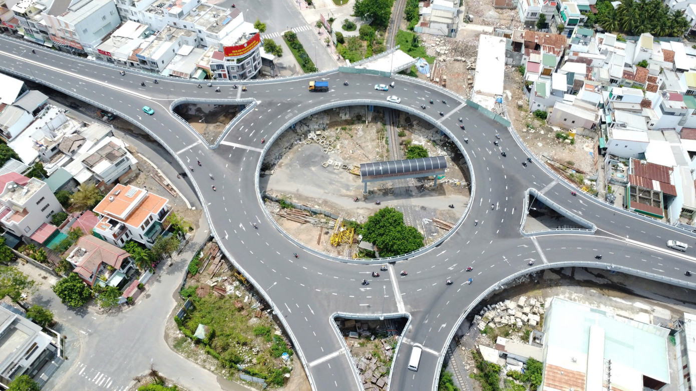 Trong buổi làm việc với UBND tỉnh Khánh Hòa mới đây, Tập đoàn Phúc Sơn cho biết sẽ tiếp tục triển khai thực hiện Dự án nút giao Ngọc Hội và đường vành đai 2. Lãnh đạo tập đoàn này cũng cho hay đã bổ nhiệm Trưởng Văn phòng Nha Trang để làm đầu mối phối hợp với các sở, ngành triển khai dự án. Bên cạnh đó Tập đoàn đã làm việc với các ngân hàng để đảm bảo tài chính trong việc triển khai các hạng mục còn dang dở tại 2 dự án nêu trên.