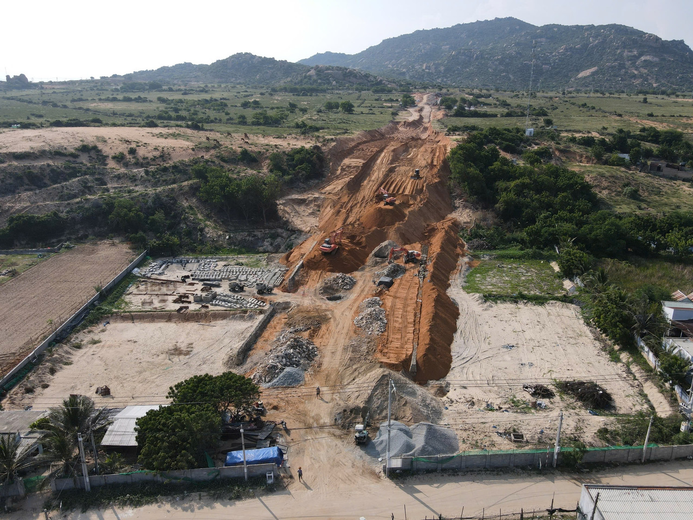 Một dự án hạ tầng kỹ thuật ổn định đời sống người dân vùng dự án điện hạt nhân. Ảnh: X.N.