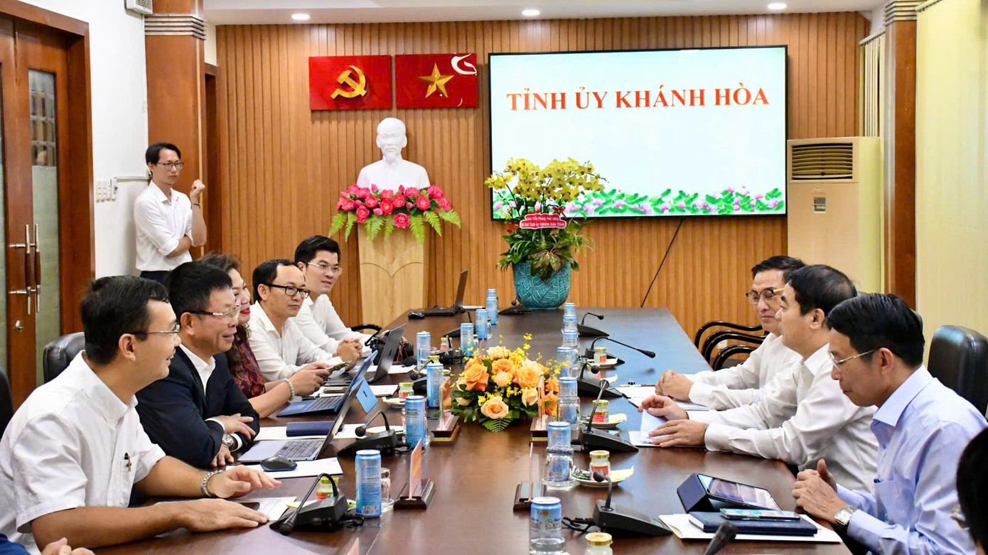 Đoàn công tác Báo Tiền Phong làm việc với lãnh đạo tỉnh Khánh Hòa.