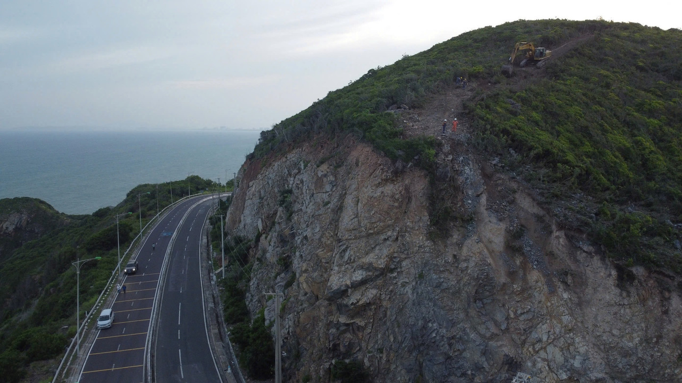 Đèo Cù hin nối từ TP Nha Trang ra sân bay Cam Ranh.