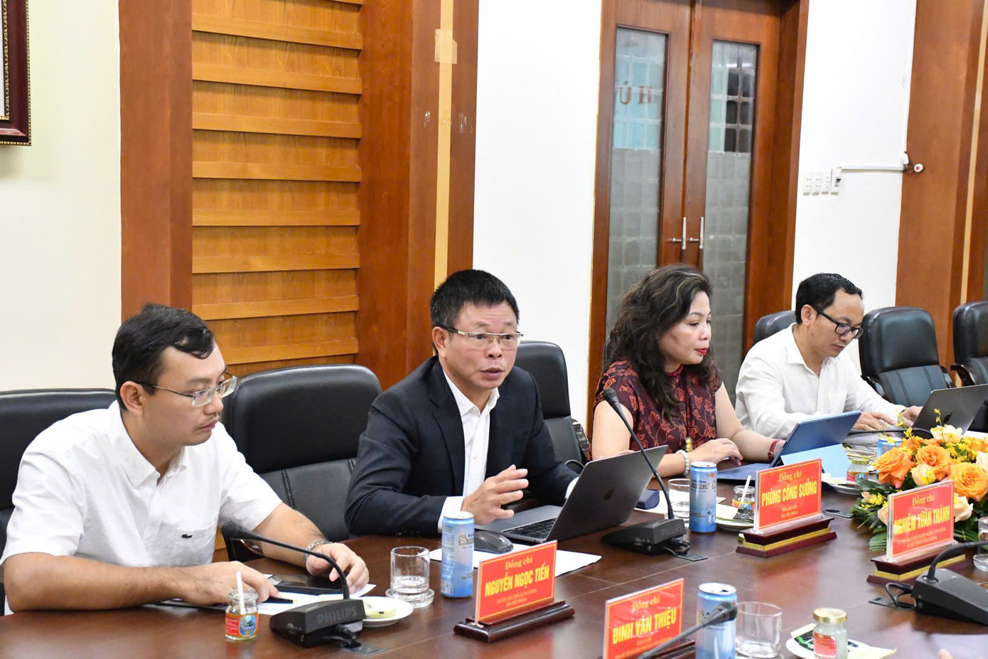 Tổng Biên tập Báo Tiền Phong Phùng Công Sưởng phát biểu tại buổi làm việc.