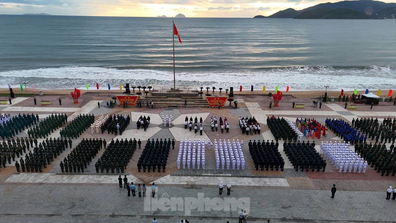 Sáng 2/4, tại Quảng trường 2 tháng 4 - TP. Nha Trang, tỉnh Khánh Hòa long trọng tổ chức Lễ Thượng cờ chào mừng kỷ niệm 50 năm Ngày Giải phóng tỉnh Khánh Hòa (2/4/1975 - 2/4/2025) và 50 năm Ngày Giải phóng miền Nam, thống nhất đất nước (30/4/1975 - 30/4/2025).