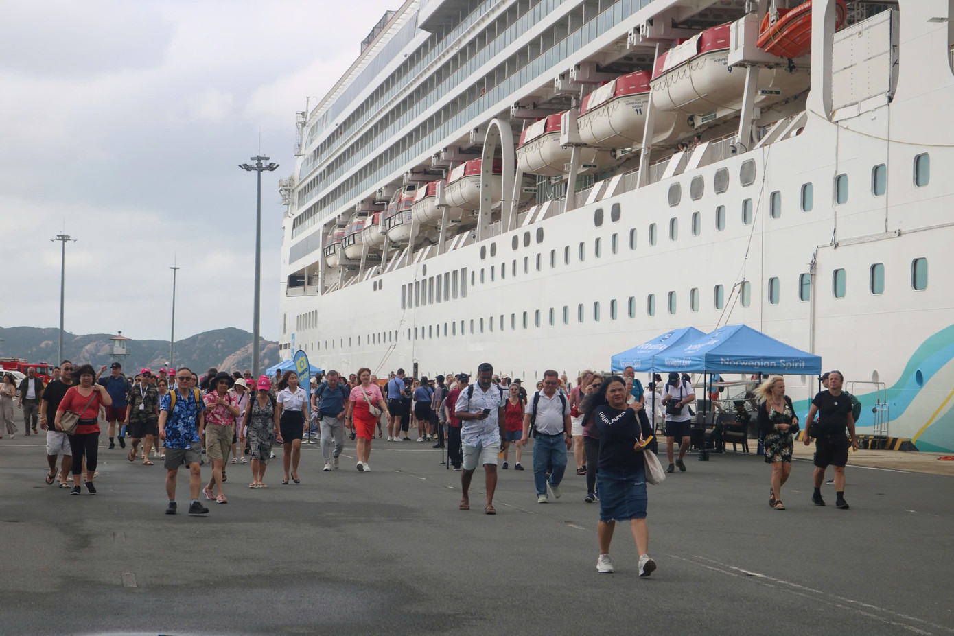 Hơn 1.800 du khách tham quan một số điểm du lịch ở Khánh Hòa và Ninh Thuận trong ngày 26/2.