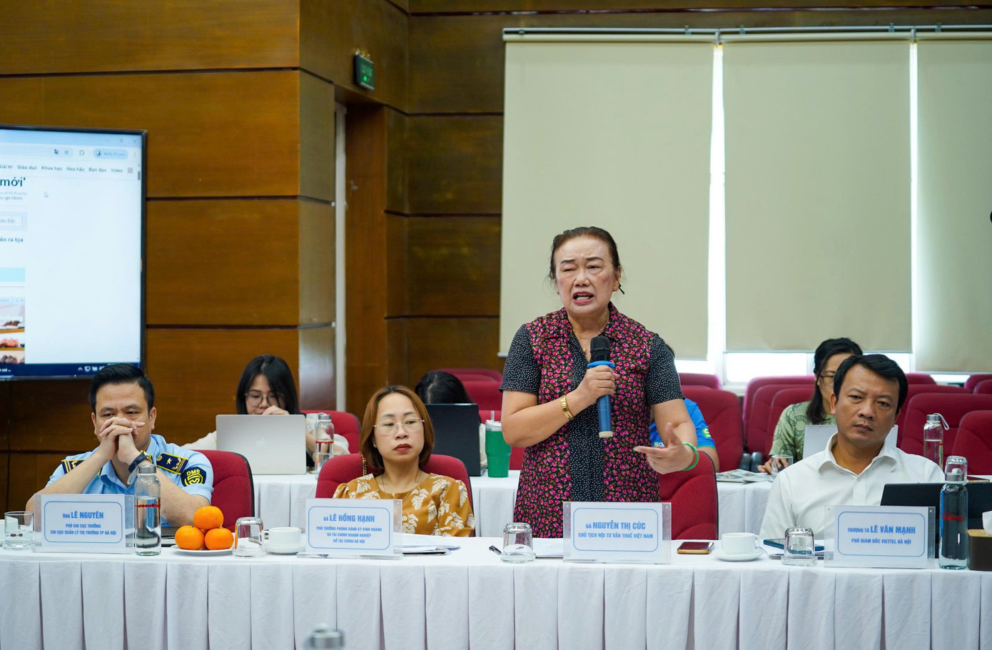 Bà Nguyễn Thị Cúc chia sẻ tại tọa đàm