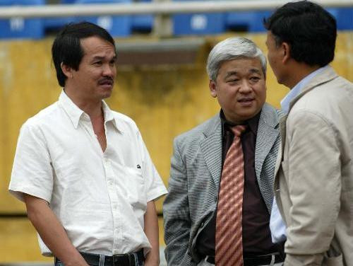 Bầu Kiên (đeo cravat)