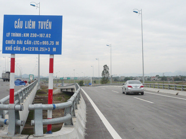 Ô tô sẽ được soát vé ở các nút giao lên xuống. Ảnh: Trọng Đảng