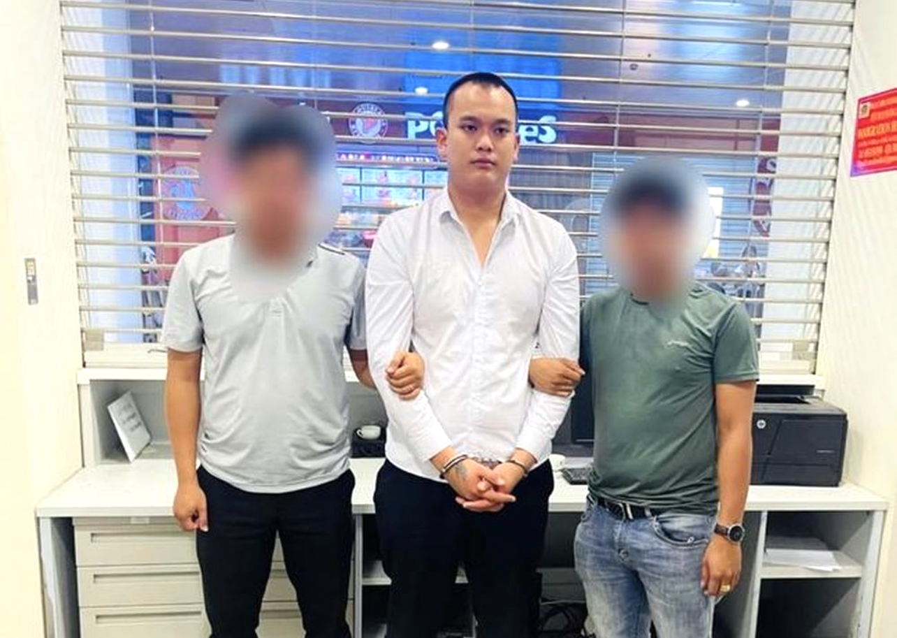 Công an bắt giữ đối tượng Nguyễn Thành Đạt (“Đạt Lợn”). Ảnh: CA