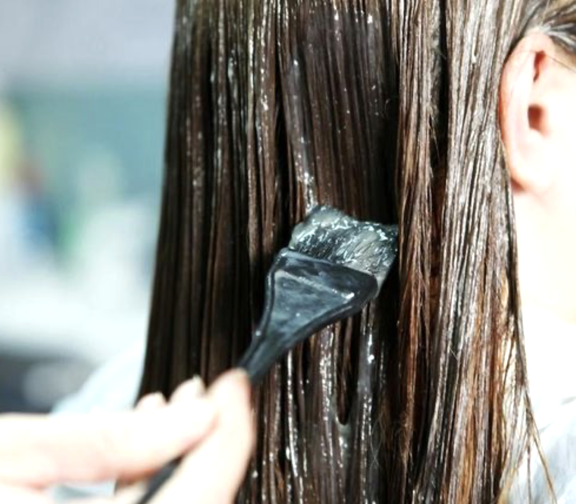 Người phụ nữ phải nhập viện cấp cứu sau khi dùng thuốc nhuộm tóc (Hình chỉ mang tính minh họa).