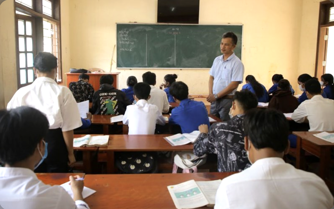 Thầy giáo vùng đồng bằng Quảng Trị tăng cường lên huyện miền núi Đakrông dạy học, khắc phục tình trạng nơi thừa, chỗ thiếu giáo viên. Ảnh: L.Hưng Thầy giáo vùng đồng bằng Quảng Trị tăng cường lên huyện miền núi Đakrông dạy học, khắc phục tình trạng nơi thừa, chỗ thiếu giáo viên. Ảnh: L.Hưng