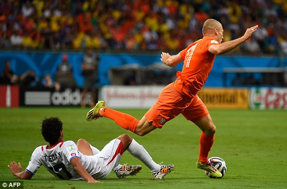 Costa Rica 'chết' trên chấm phạt đền, Hà Lan nhọc nhằn đi tiếp ảnh 7