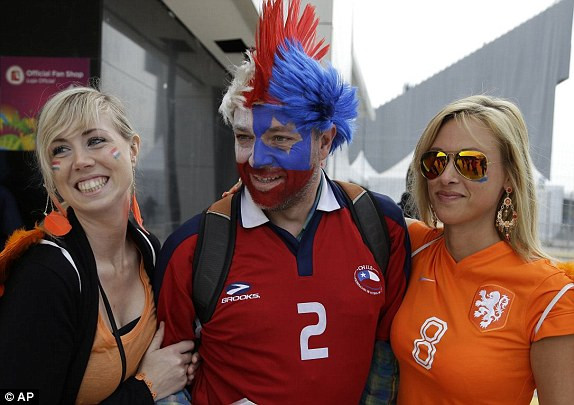 Hà Lan nhất bảng, Tây Ban Nha 'thắng' rửa mặt ảnh 15