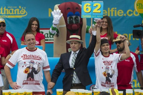 10 phút ăn hot dog nhận 10.000 USD ảnh 2