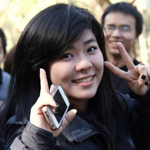 Anh Thư nhận được sự quan tâm, chăm sóc tận tình của cô giáo ngoại quốc