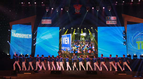 Thêm một ca khúc về sinh viên tình nguyện. Ảnh: Trường Phong