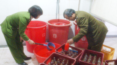 Kiểm tra hàng giả kém chất lượng ở Hà Nội