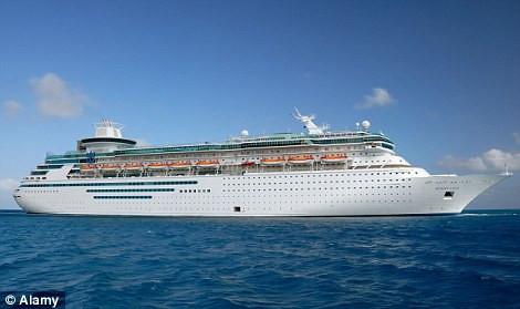 Những boong tàu khủng đẹp sững sờ nhìn từ trên cao ảnh 2