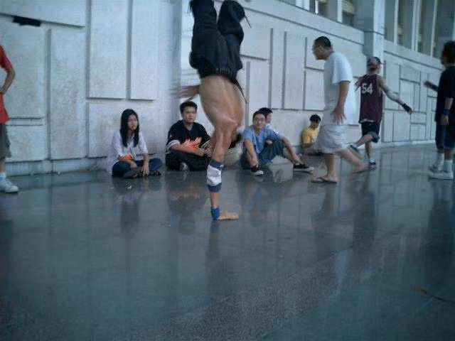 Biểu diễn động tác freestyle