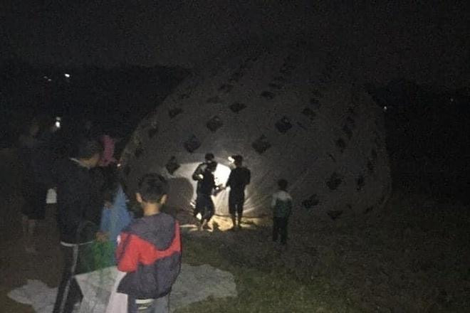 Vật thể lạ từ trên trời rơi xuống tỉnh Phú Thọ. Ảnh: XĐ