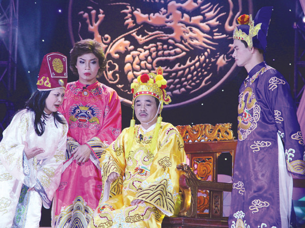 Các Táo quân vẫn tung hứng với nhiều chiêu trò mới trong Gặp nhau cuối năm 2012. Ảnh: T.Toan