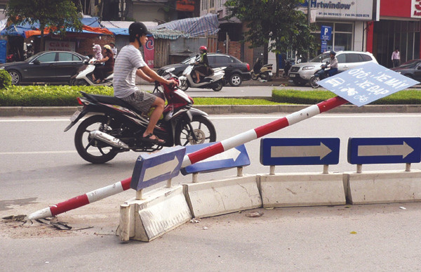 Hà Nội đã chi hơn 23 tỷ đồng cho phân làn. Ảnh: Trọng Đảng. Hà Nội đã chi hơn 23 tỷ đồng cho phân làn. Ảnh: Trọng Đảng