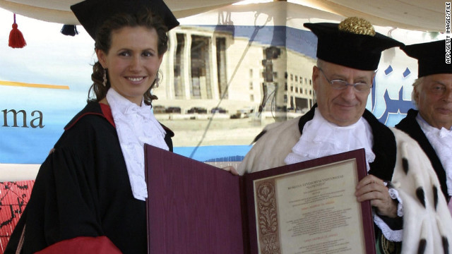 Bà Asma nhận bằng tiến sĩ của Đại học Romes La Sapienza hồi tháng 10.2004