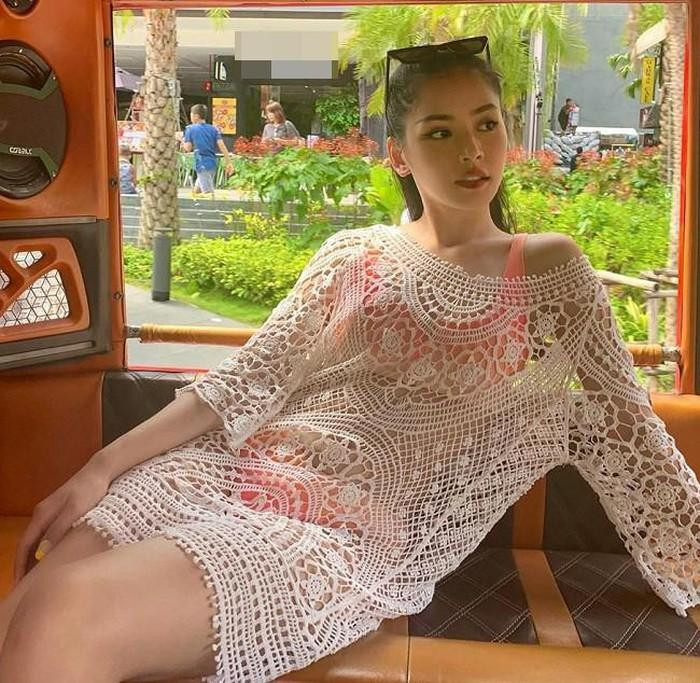 Cũng phối áo lưới với bikini như Hà Hồ, Chipu được netizen dành nhiều lời khen nhờ vóc dáng cân đối. Cũng phối áo lưới với bikini như Hà Hồ, Chipu được netizen dành nhiều lời khen nhờ vóc dáng cân đối.