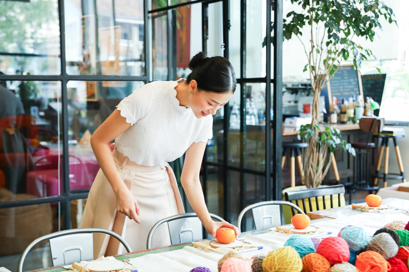 Trang phục đi làm của nàng hậu được biến hóa linh hoạt để phù hợp từng bối cảnh và tính chất công việc. Trang phục đi làm của nàng hậu được biến hóa linh hoạt để phù hợp từng bối cảnh và tính chất công việc.