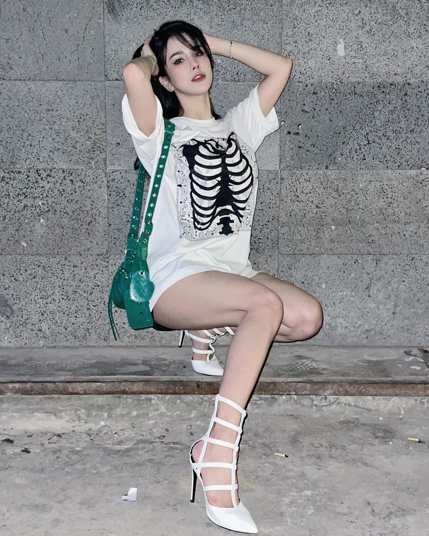 Diện style "giấu quần" giúp Diệp Lâm Anh vừa thoải mái tuyệt đối mà vẫn sành điệu. Diện style "giấu quần" giúp Diệp Lâm Anh vừa thoải mái tuyệt đối mà vẫn sành điệu.