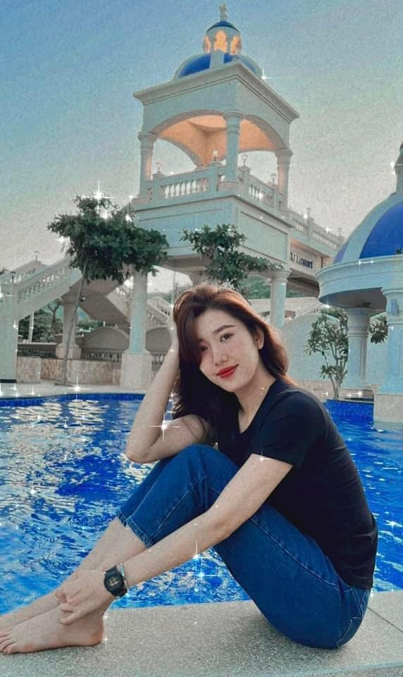 Nữ diễn viên cũng yêu thích công thức đơn giản: Áo phông quần jeans.