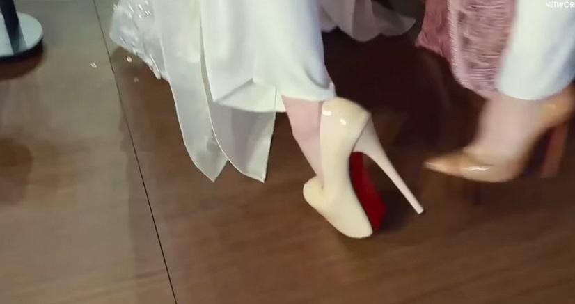 Nhờ "trợ thủ đắc lực này" mà Ninh Dương Lan Ngọc trở nên quyến rũ và rạng rỡ hơn trong tà áo dài.