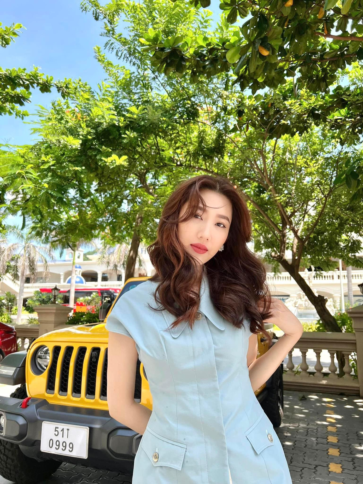 Thúy Ngân kiêu sa trong chiếc váy màu xanh mát mẻ.