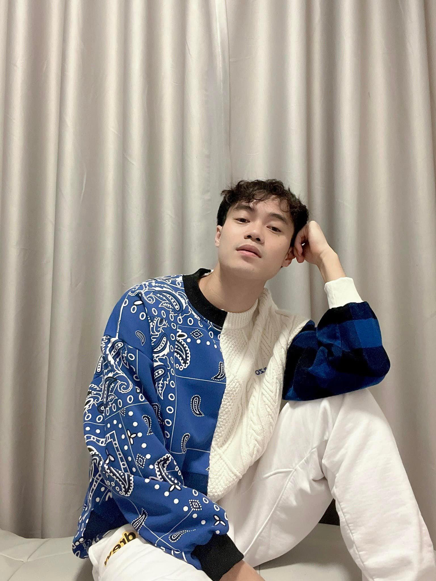 Văn Toàn là một trong số những cầu thủ sáng giá của đội tuyển Việt Nam. Bên cạnh sự nghiệp đá bóng, Văn Toàn còn khá thành công với nhãn hàng thời trang riêng do mình sáng lập. Văn Toàn là một trong số những cầu thủ sáng giá của đội tuyển Việt Nam. Bên cạnh sự nghiệp đá bóng, Văn Toàn còn khá thành công với nhãn hàng thời trang riêng do mình sáng lập.