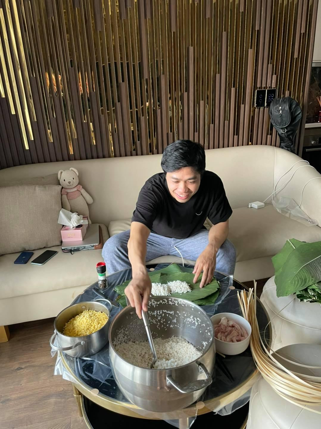 Phòng khách với thiết kế hiện đại nhưng vẫn ấm cúng, đơn giản.