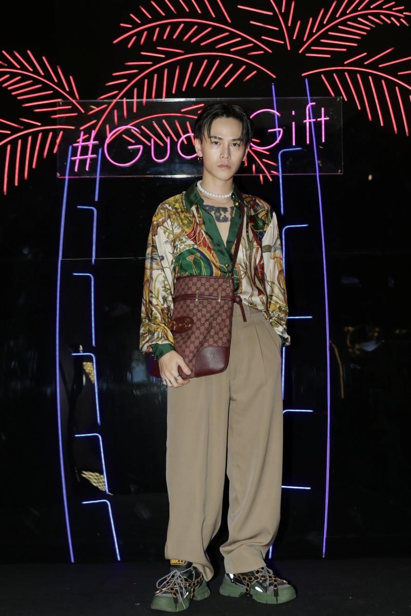 Khả năng phối đồ với phụ kiện và giày đế thô thông minh khiến Decao trở nên đặc biệt.