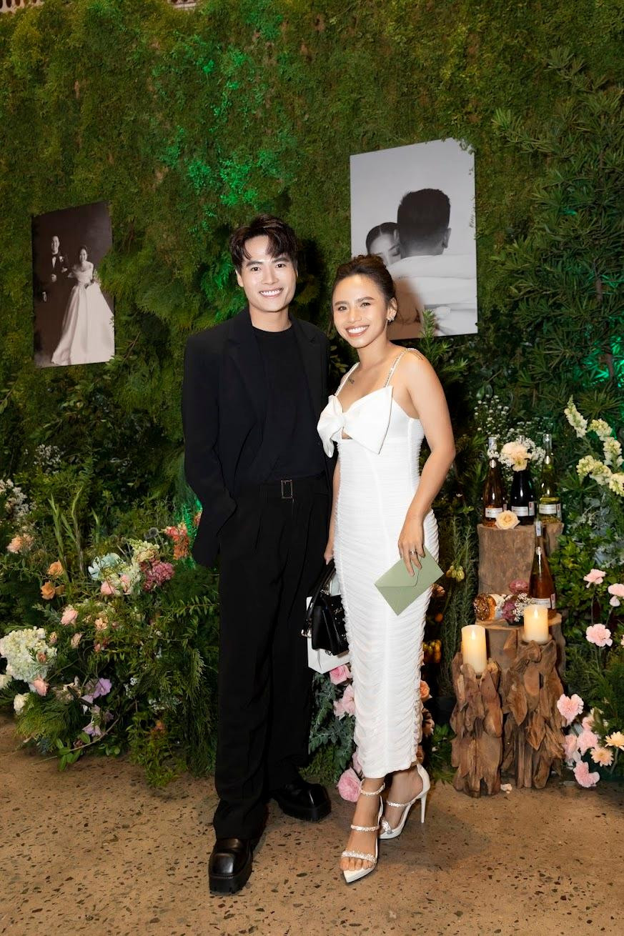 Diễn viên Ngọc Phước trẻ trung sánh vai cùng diễn viên Võ Tấn Phát.