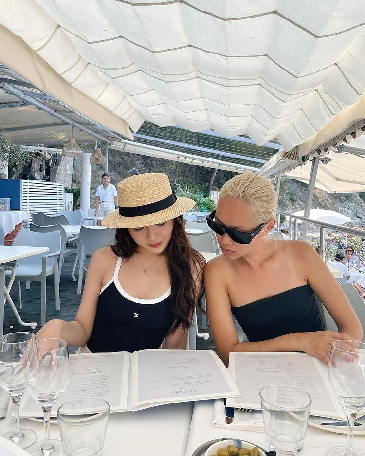 Chloe Nguyễn là tiểu thư tập đoàn Capella Holdings. Ngoài ra, cô nàng còn là một beauty blogger nổi tiếng với nhan sắc xinh đẹp.