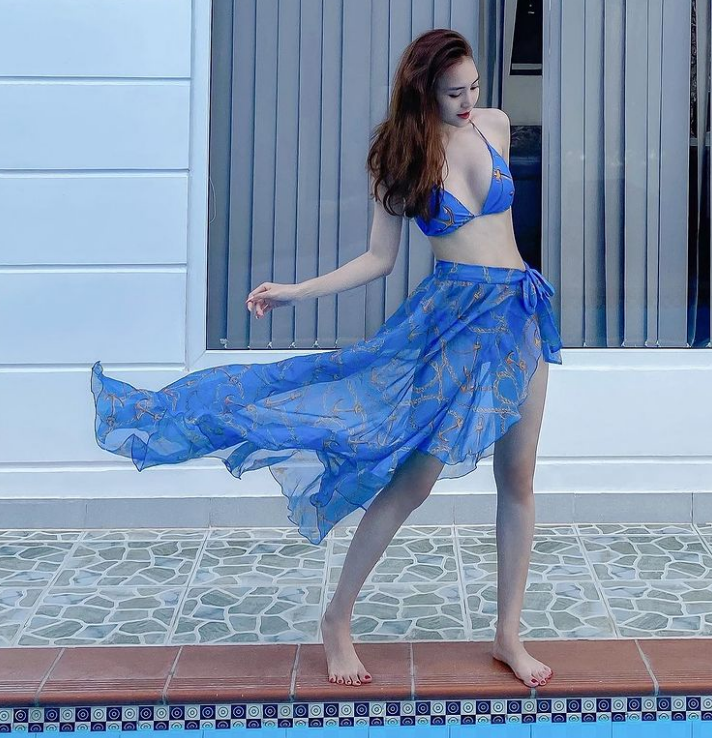 Mỗi khi Ninh Dương Lan Ngọc diện bikini là lại khiến người hâm mộ phải đứng ngồi không yên bởi vóc dáng "chuẩn không cần chỉnh".