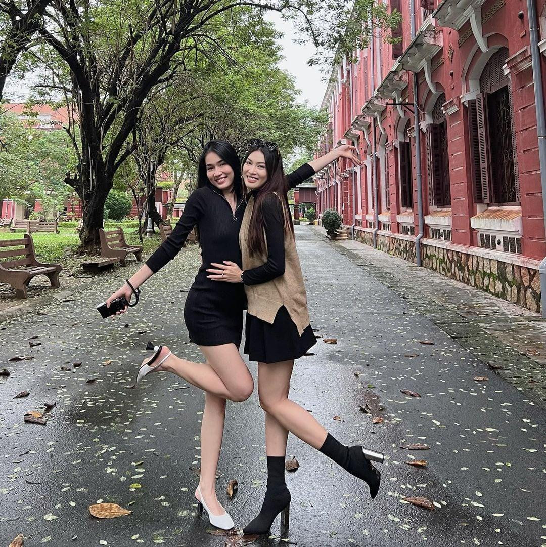 Diện váy bodycon ôm sát cơ thể là một lợi thế giúp Phương Anh khoe trọn đôi chân dài.