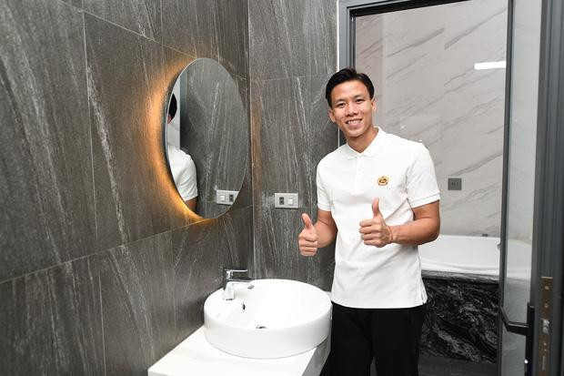 Đặc biệt, anh còn đầu tư hẳn 200 triệu để làm riêng một phòng xông hơi cho vợ con thư giãn.