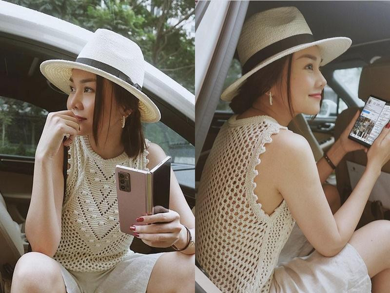Phối áo len móc sát nách với quần lửng cùng gam màu và mũ cói giúp Thanh Hằng trở thành một quý cô cổ điển yêu kiều.