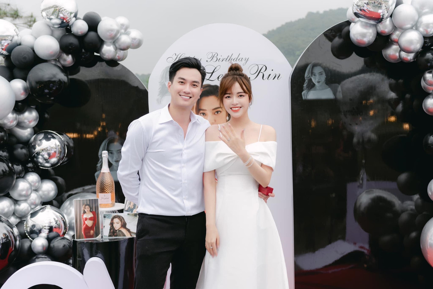 Anh Tuấn bất ngờ tổ chức buổi lễ cầu hôn bạn gái vào tháng 3/2022. Anh Tuấn bất ngờ tổ chức buổi lễ cầu hôn bạn gái vào tháng 3/2022.