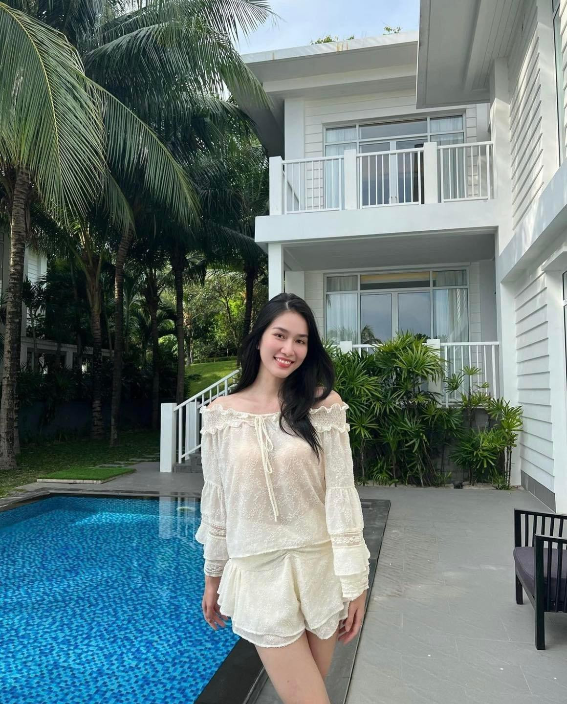 Dù để mặt mộc và diện một set đồ đơn giản, Phương Anh vẫn khiến fan dành nhiều lời khen.