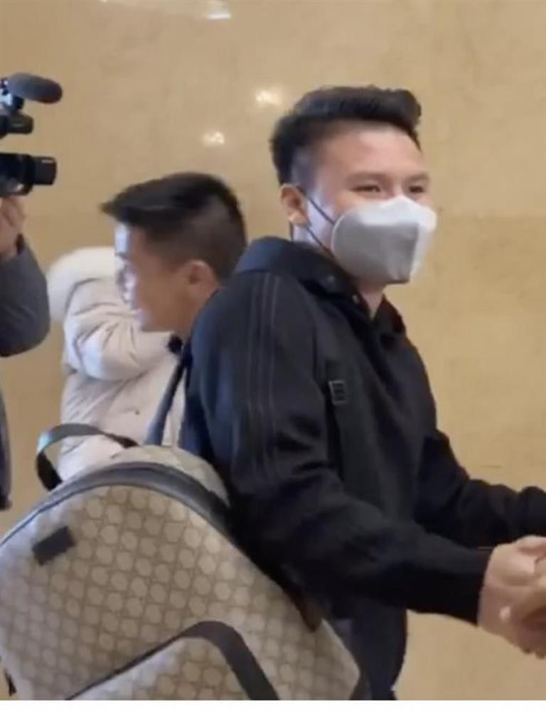 Chiếc balo của nhà mốt Gucci đắt đỏ có giá gần 38 triệu đồng. Chiếc balo của nhà mốt Gucci đắt đỏ có giá gần 38 triệu đồng.