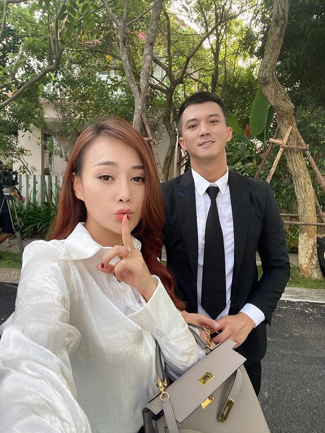 Phương Oanh và Hà Việt Dũng ở hậu trường phim Lựa Chọn Số Phận