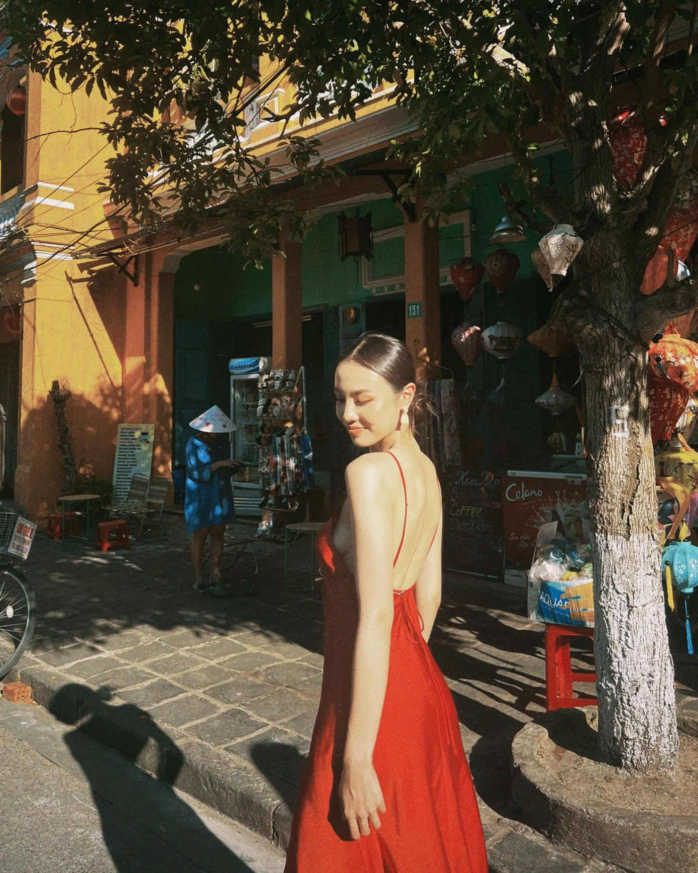 Không chỉ có gương mặt xinh xắn, phong cách thời trang của người đẹp Đồng Tháp cũng được khán giả đánh giá cao.